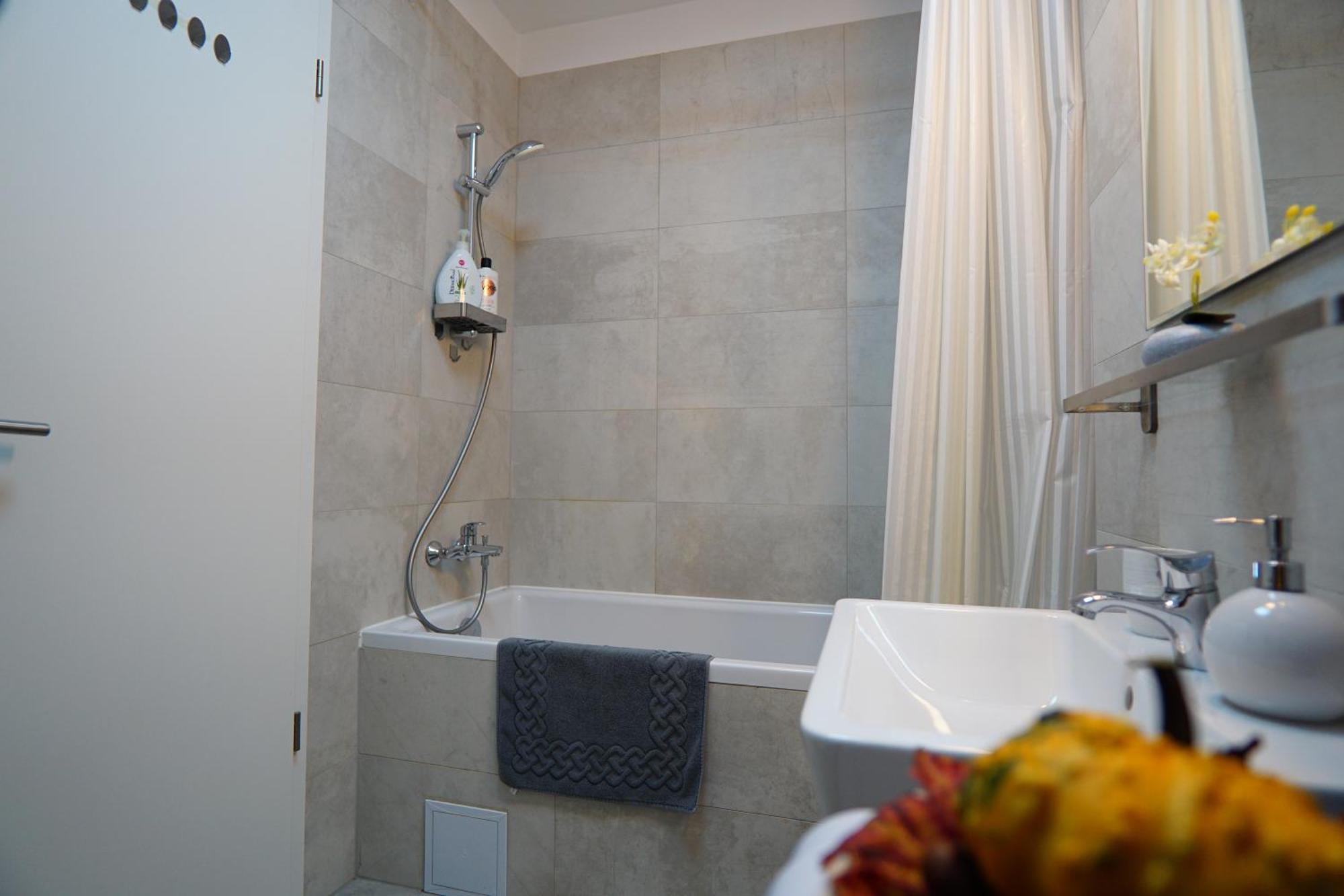 Apartment Relaxing Coresi Place